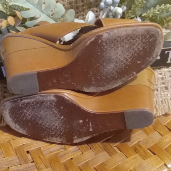 AUTHENTIC TORY BURCH SZ8 - Picture 5 of 7